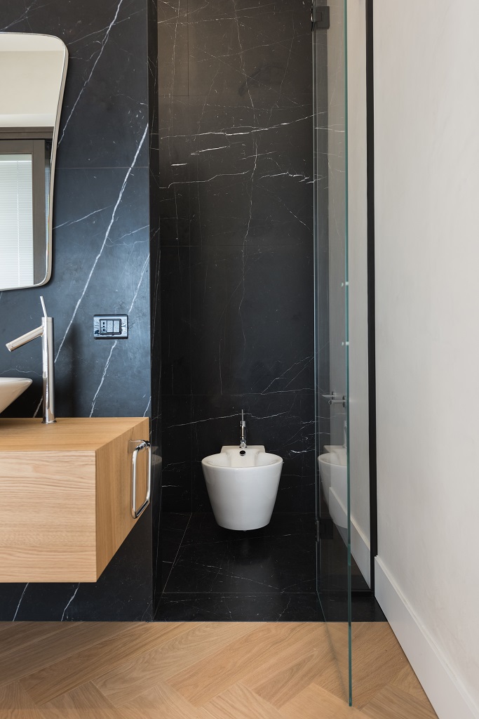 Marmo Arredo - Il fascino del contrasto, arricchito dall'autentica bellezza  della pietra naturale: così il total look Marmo Arredo prende vita  nell'ambiente cucina. Nero Marquina, un marmo nero profondo, si erge in